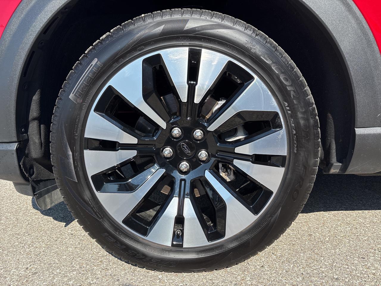 2025 Ford Explorer Platinum 4WD Photo