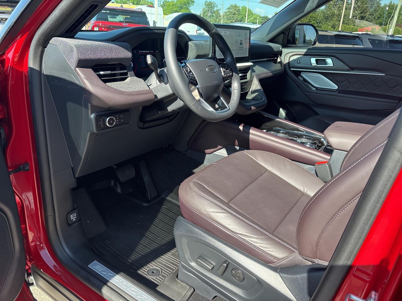 2025 Ford Explorer Platinum 4WD Photo