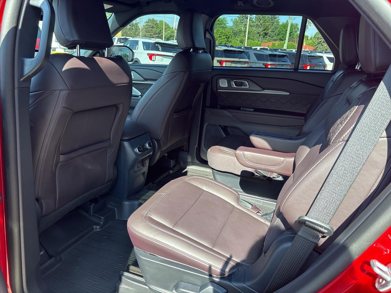 2025 Ford Explorer Platinum 4WD Photo