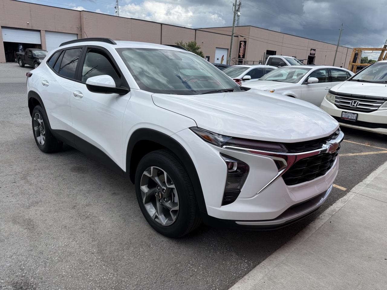2024 Chevrolet Trax LT Photo0