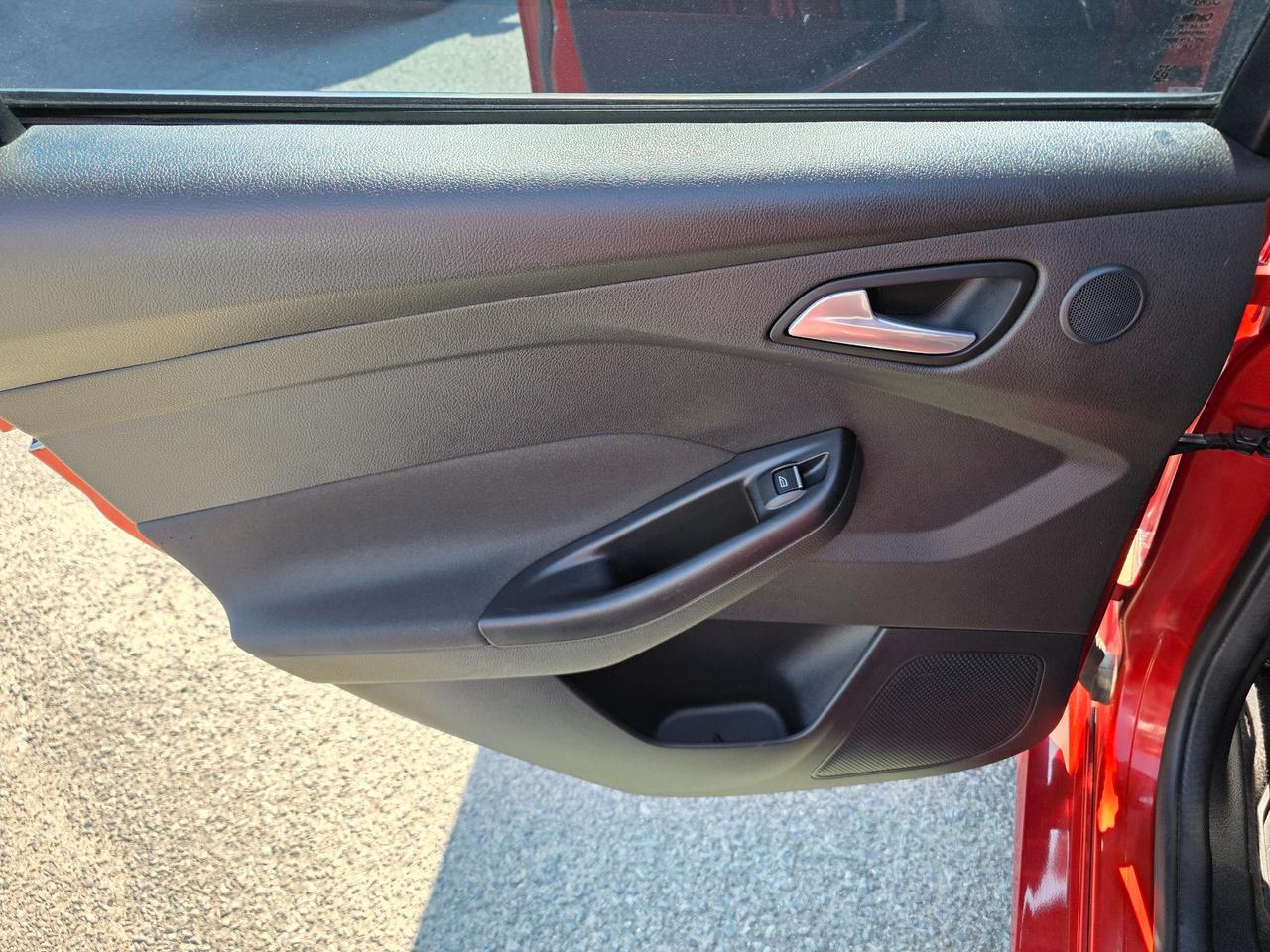 2018 Ford Focus ST Base 4dr Hatchback Photo
