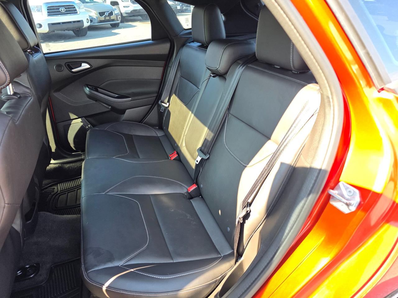 2018 Ford Focus ST Base 4dr Hatchback Photo