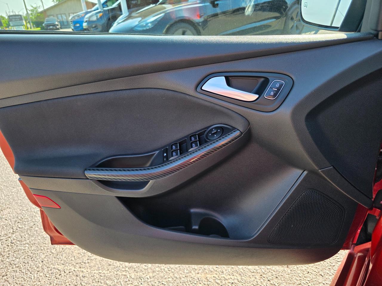 2018 Ford Focus ST Base 4dr Hatchback Photo