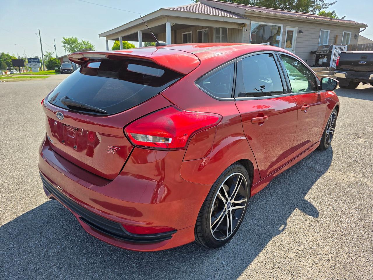 2018 Ford Focus ST Base 4dr Hatchback Photo