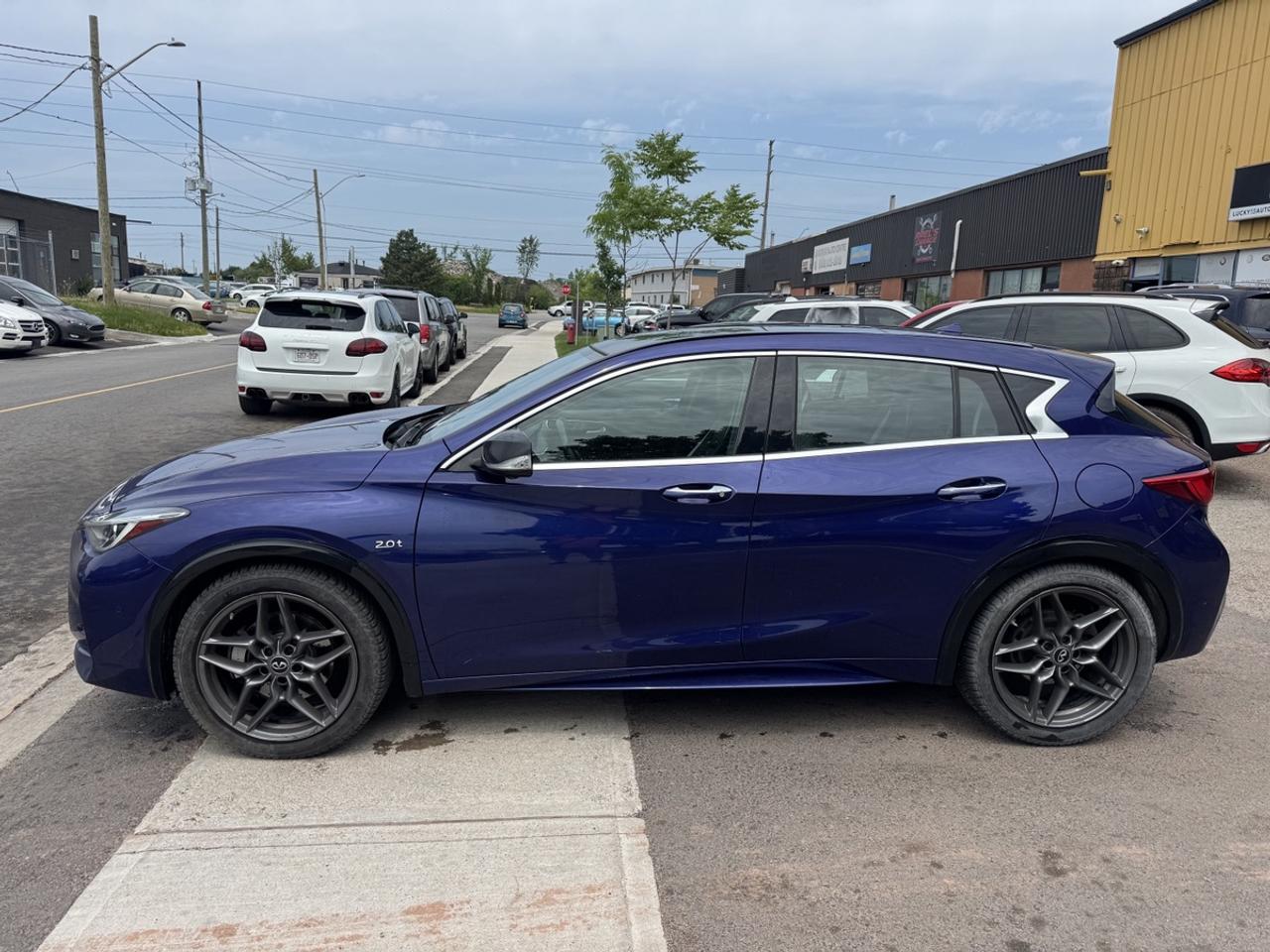 2017 Infiniti QX30 S Premium Photo