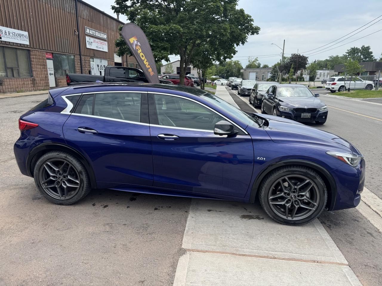 2017 Infiniti QX30 S Premium Photo