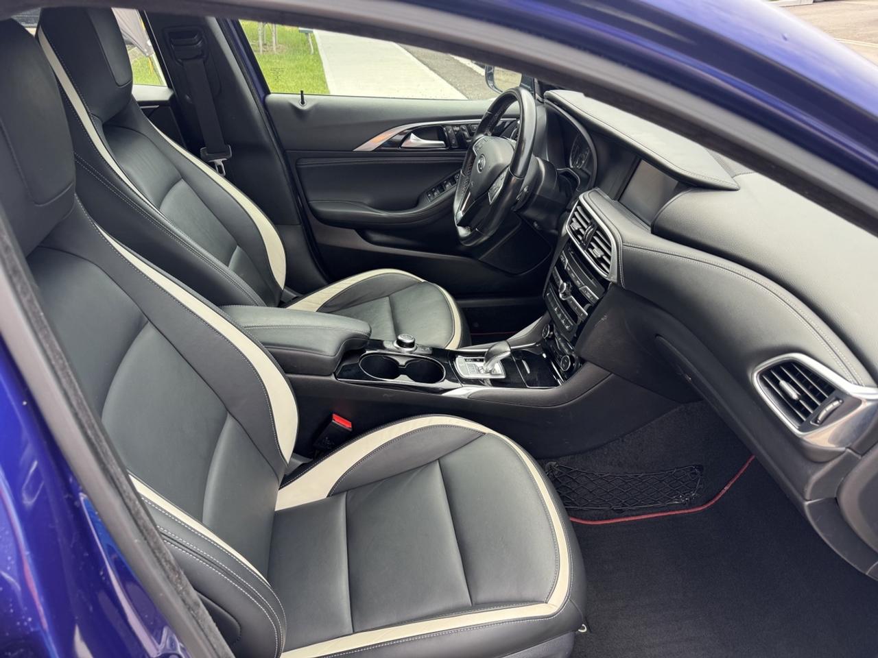 2017 Infiniti QX30 S Premium Photo
