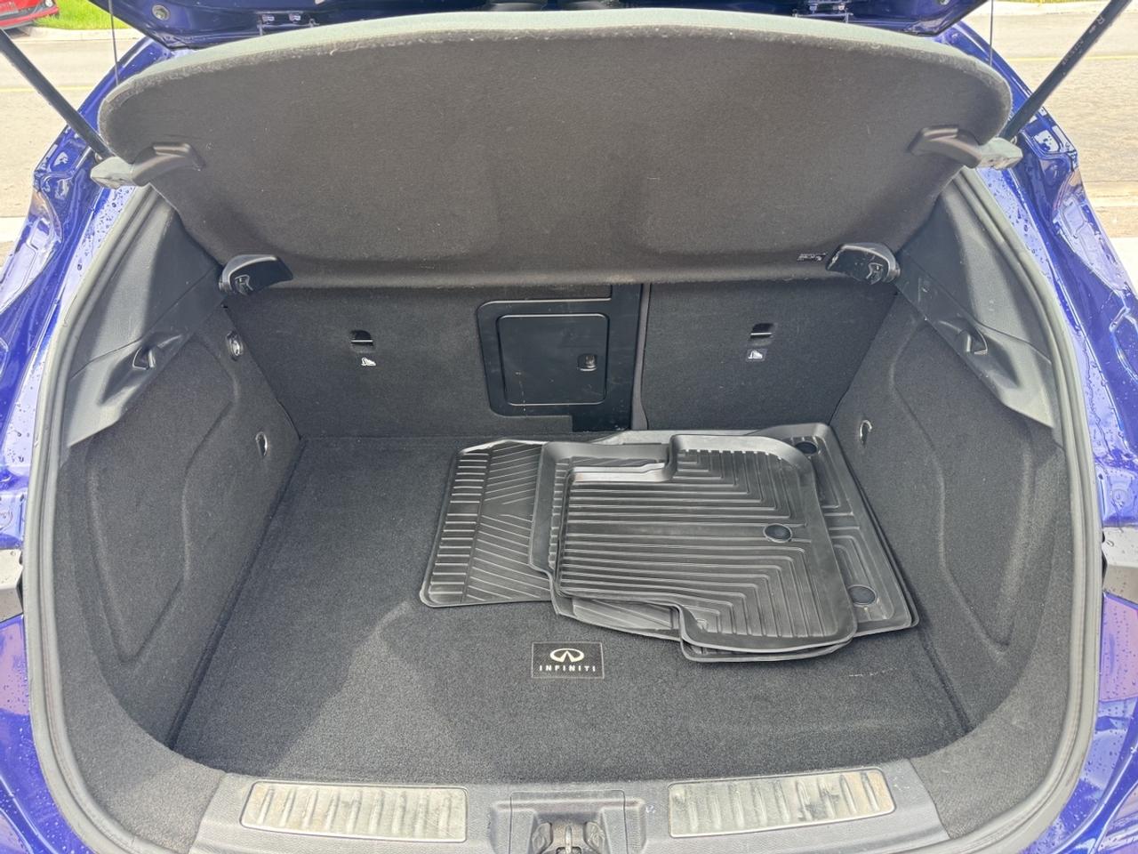 2017 Infiniti QX30 S Premium Photo