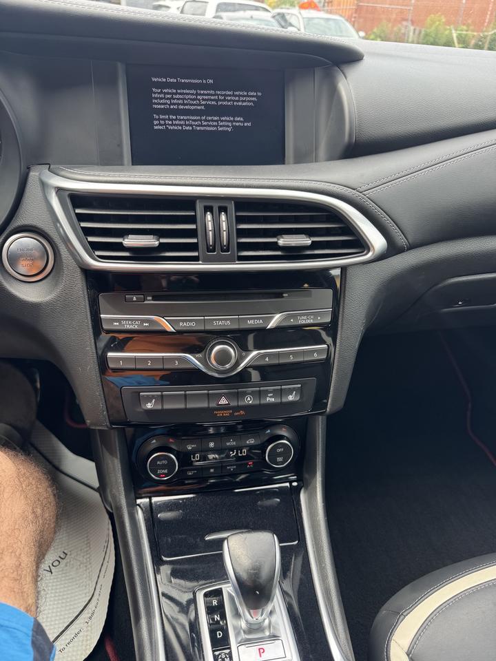 2017 Infiniti QX30 S Premium Photo