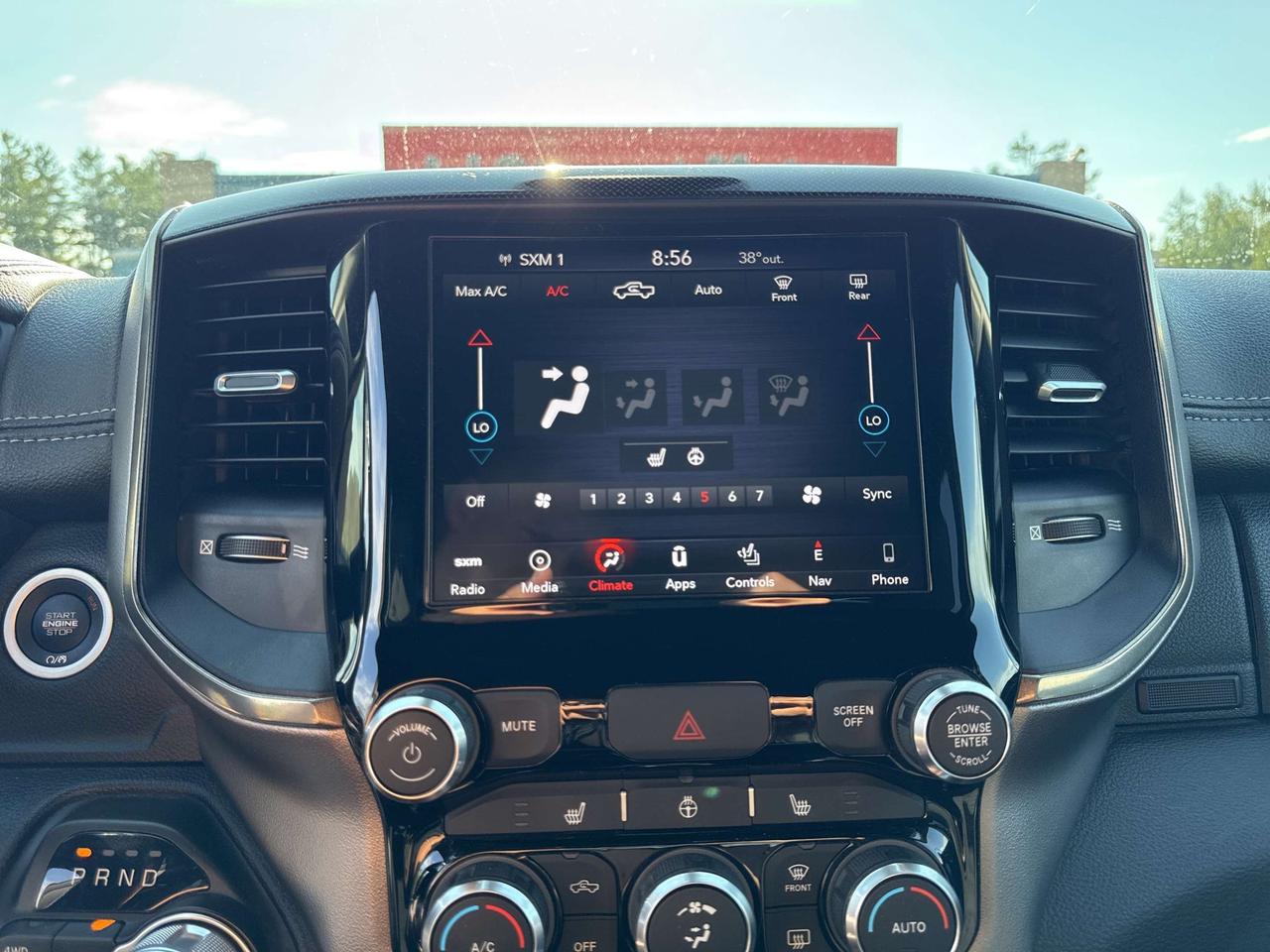 2019 RAM 1500 Sport - tow pkg - htd seats/wheel Photo