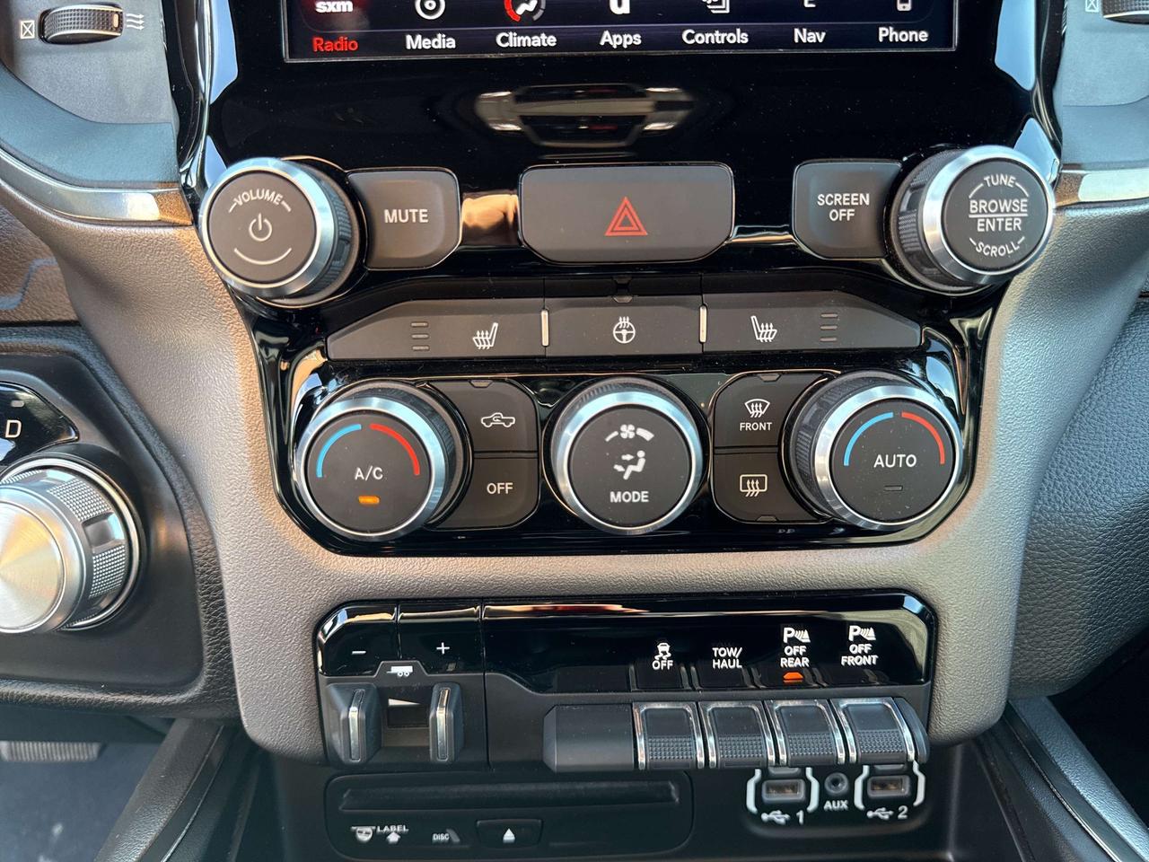 2019 RAM 1500 Sport - tow pkg - htd seats/wheel Photo