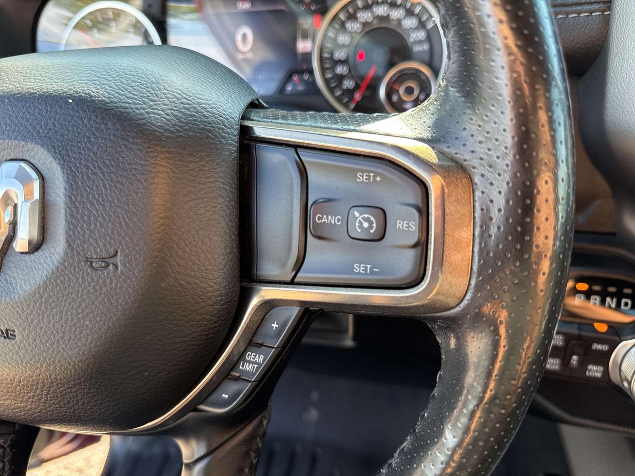 2019 RAM 1500 Sport - tow pkg - htd seats/wheel Photo