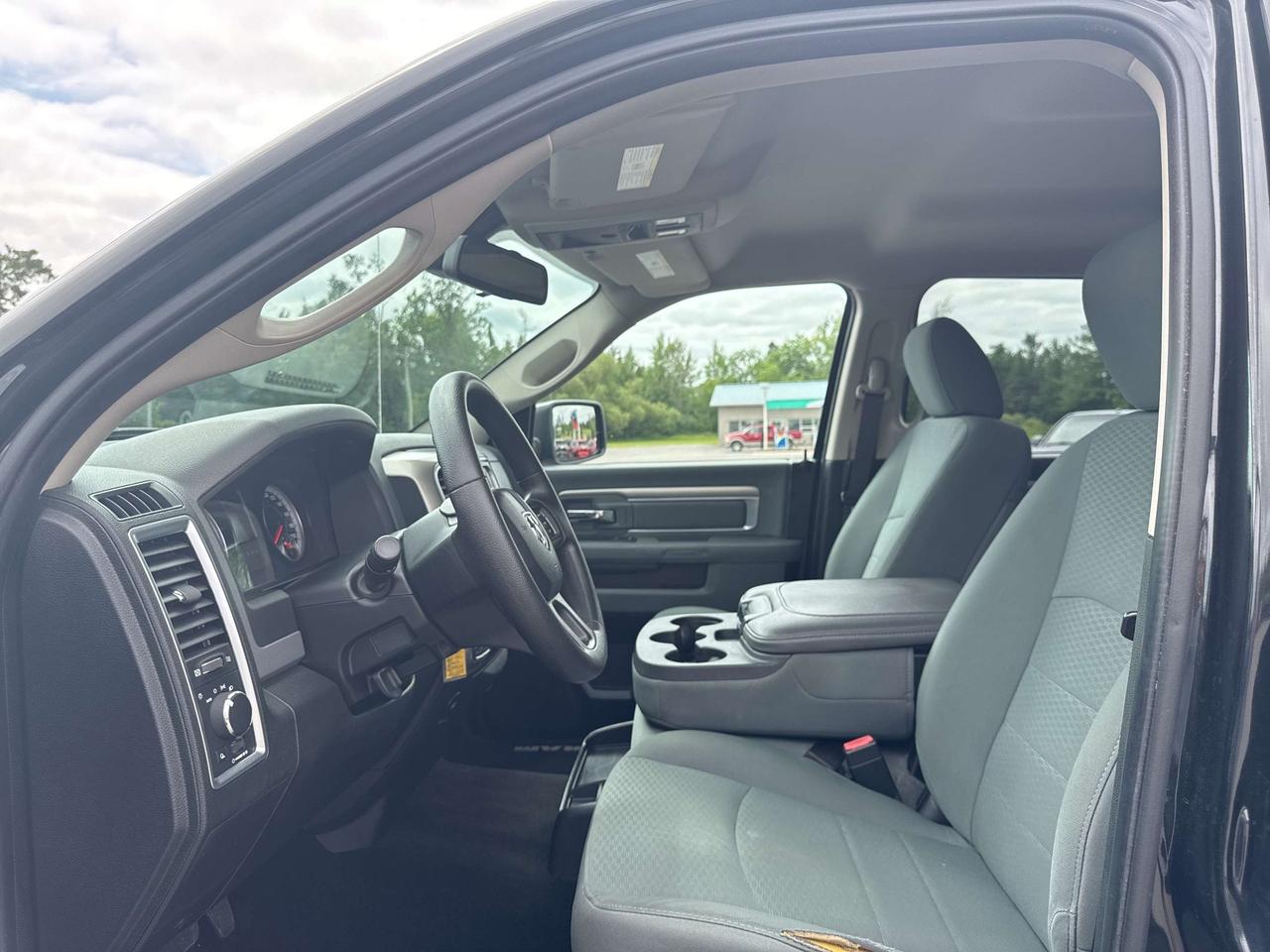 2015 RAM 1500 SLT - cruise control Photo
