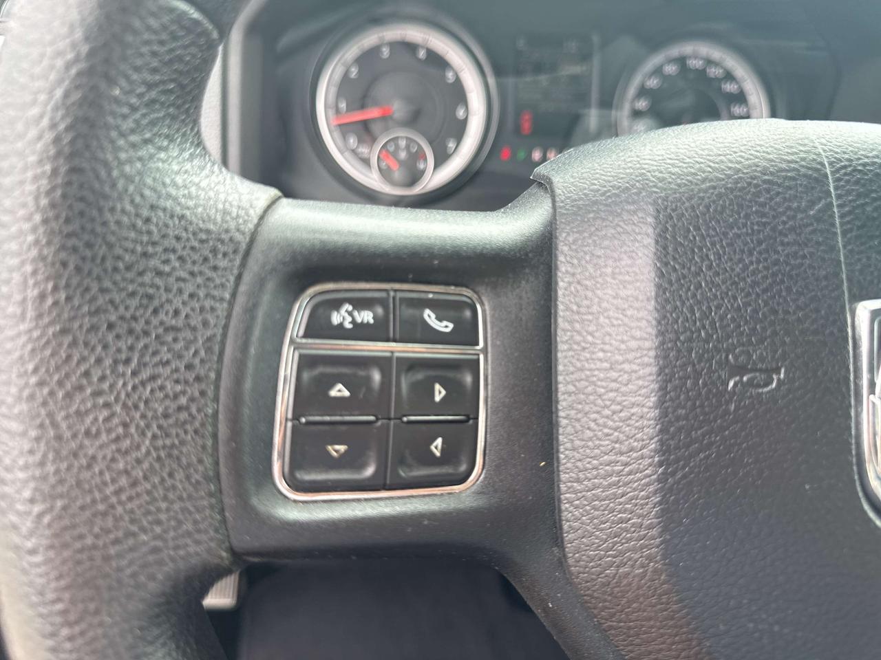 2015 RAM 1500 SLT - cruise control Photo