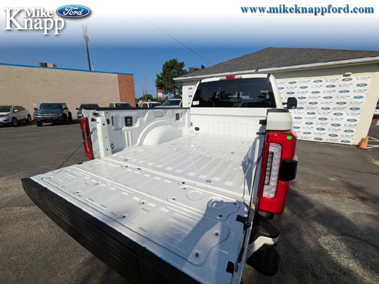 2026 Ford F-350 Super Duty Platinum Photo
