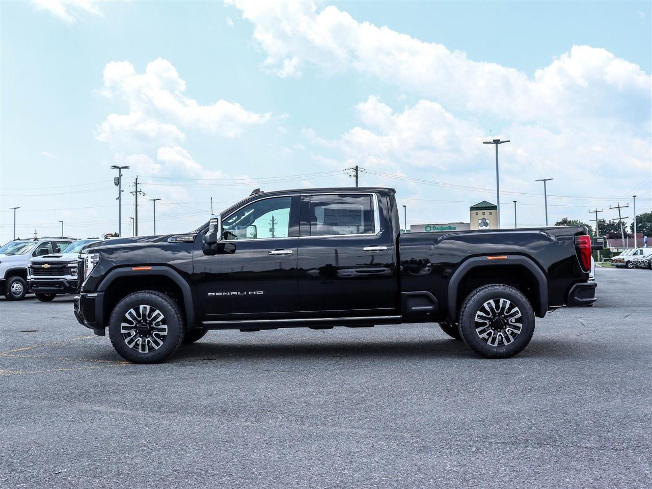 2026 GMC SIERRA 2500HD Crew Cab Standard Box 4-Wheel Drive Denali Ultimate Photo