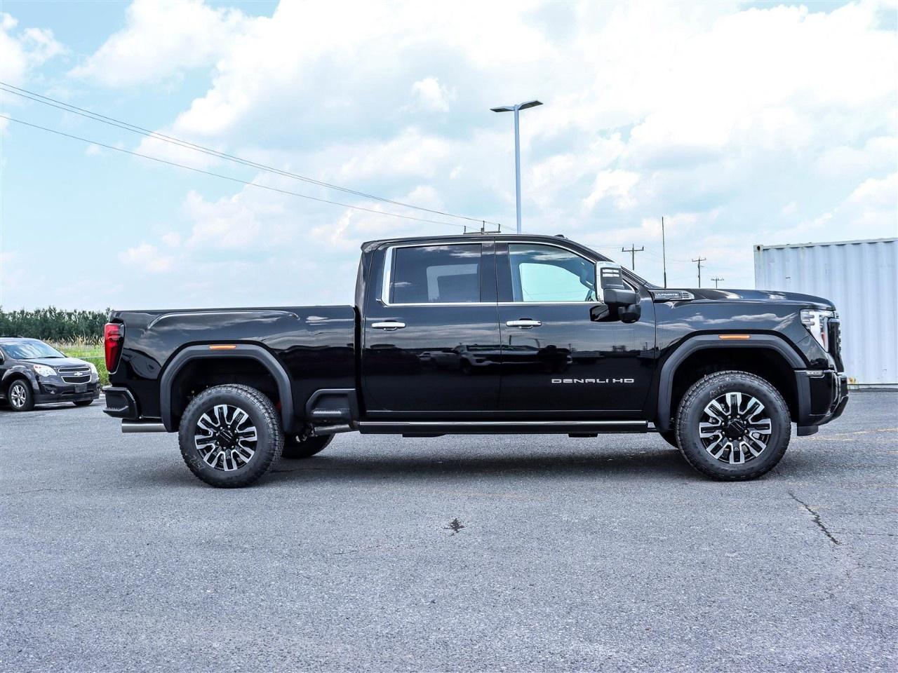 2026 GMC SIERRA 2500HD Crew Cab Standard Box 4-Wheel Drive Denali Ultimate Photo