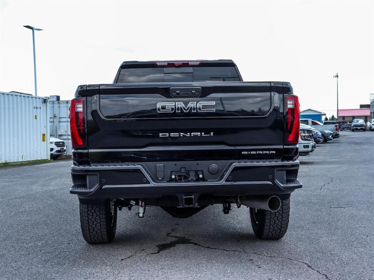 2026 GMC SIERRA 2500HD Crew Cab Standard Box 4-Wheel Drive Denali Ultimate Photo