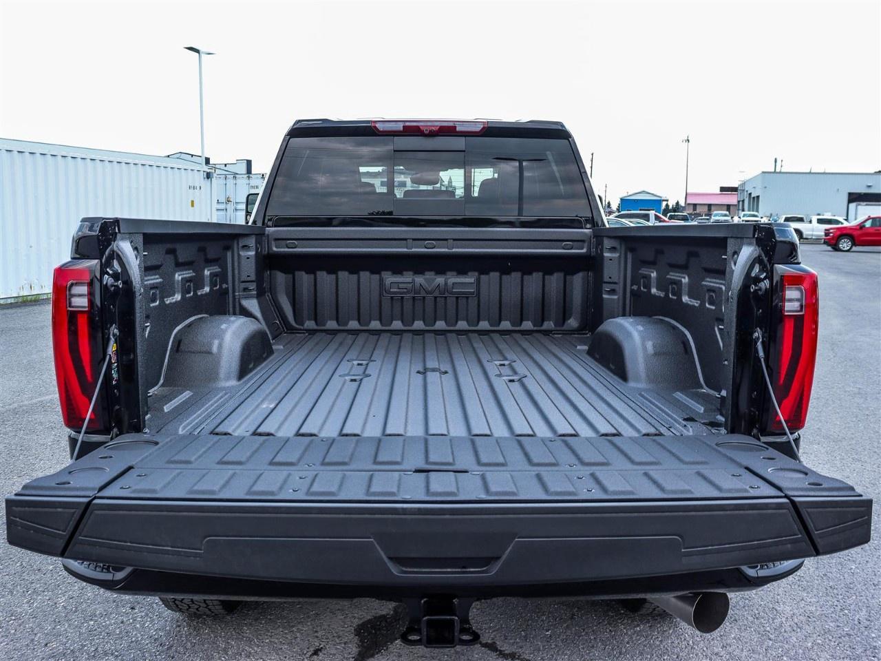 2026 GMC SIERRA 2500HD Crew Cab Standard Box 4-Wheel Drive Denali Ultimate Photo