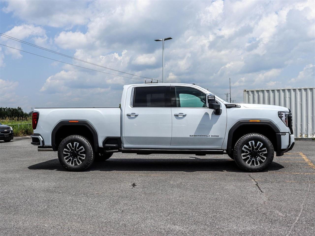 2026 GMC SIERRA 2500HD Crew Cab Standard Box 4-Wheel Drive Denali Ultimate Photo