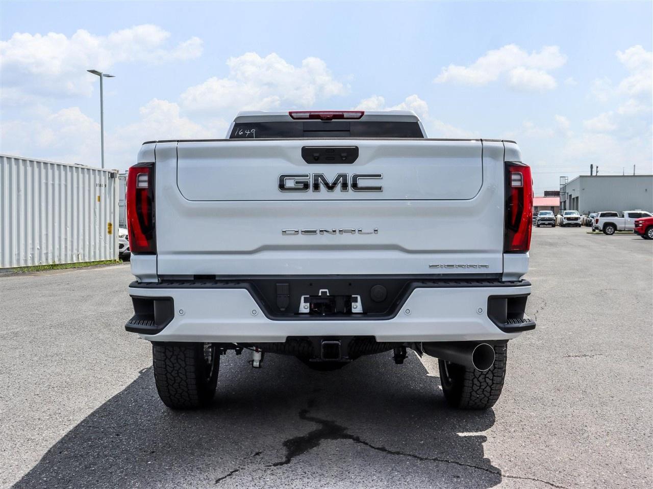 2026 GMC SIERRA 2500HD Crew Cab Standard Box 4-Wheel Drive Denali Ultimate Photo