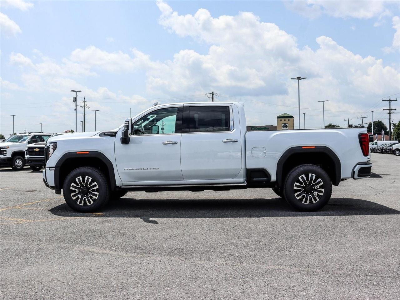 2026 GMC SIERRA 2500HD Crew Cab Standard Box 4-Wheel Drive Denali Ultimate Photo