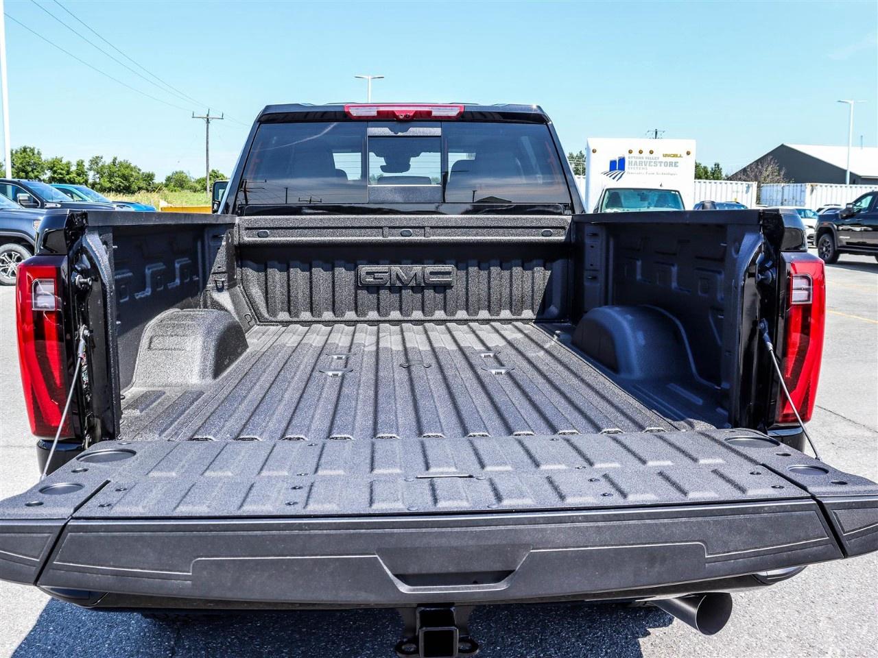 2026 GMC SIERRA 2500HD Crew Cab Standard Box 4-Wheel Drive Denali Photo