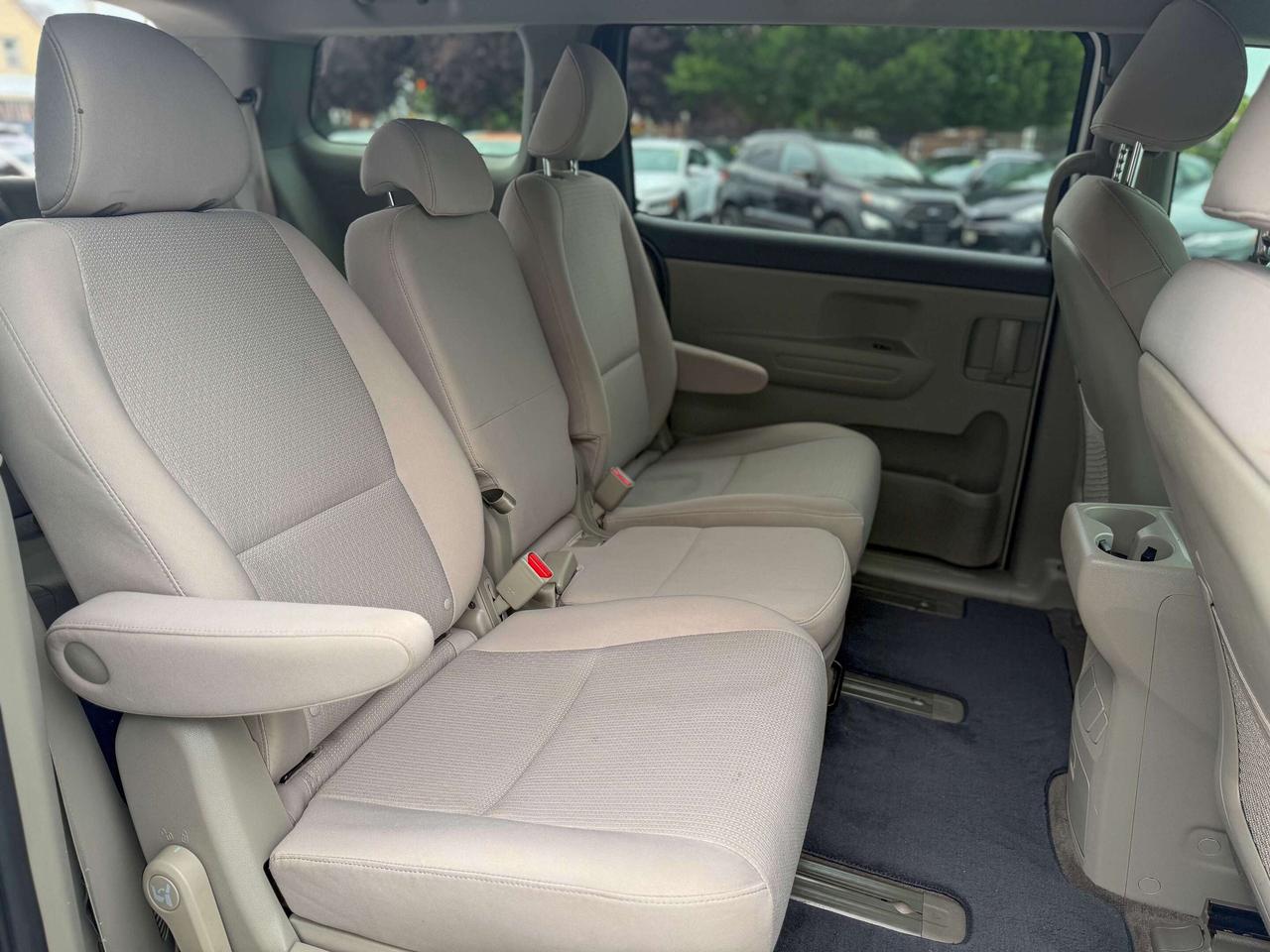 2018 Kia Sedona LX/8 PASS/CAMERA/LOW KM/APPLE CARPLAY/3.3L Photo