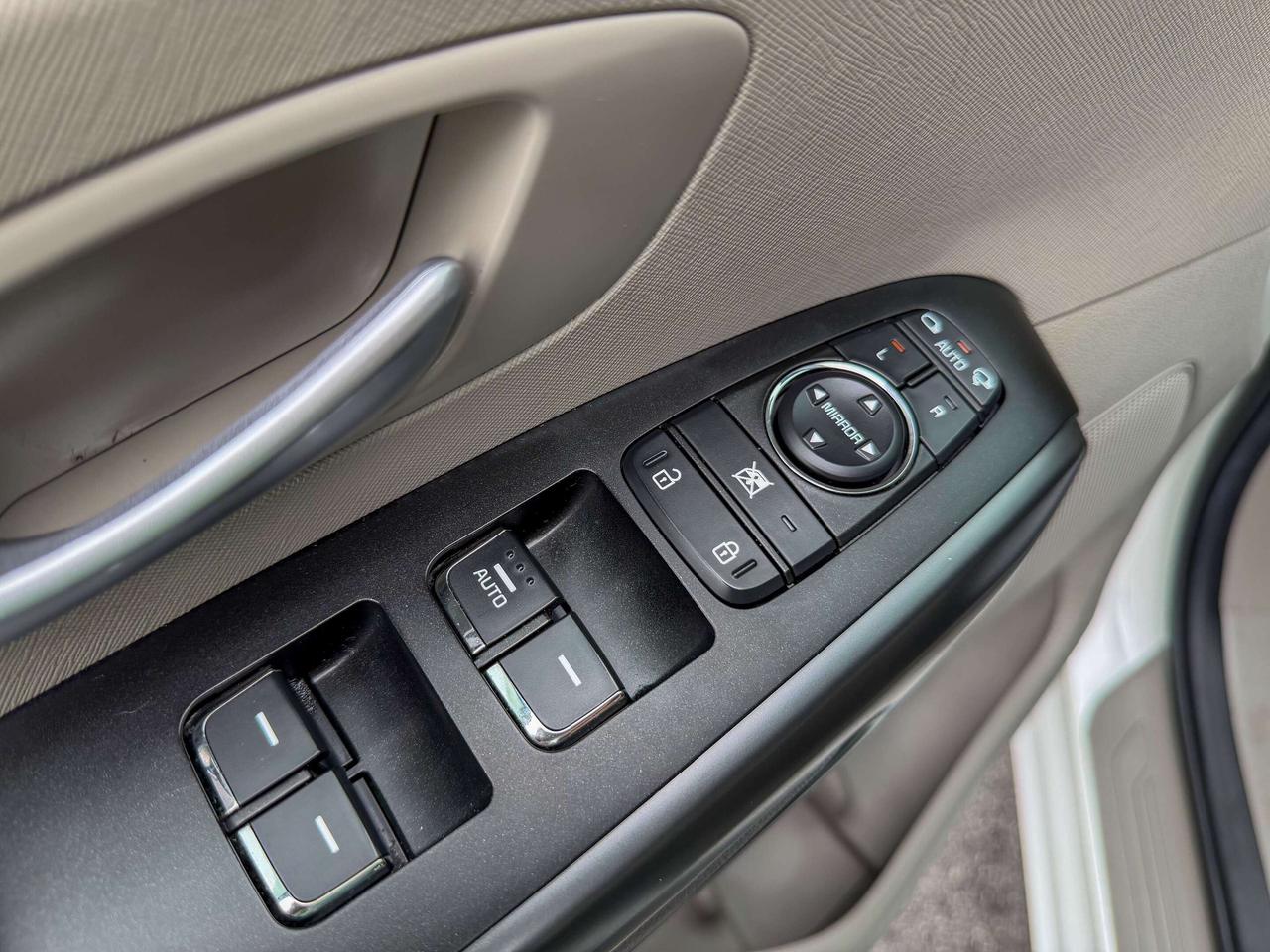 2018 Kia Sedona LX/8 PASS/CAMERA/LOW KM/APPLE CARPLAY/3.3L Photo