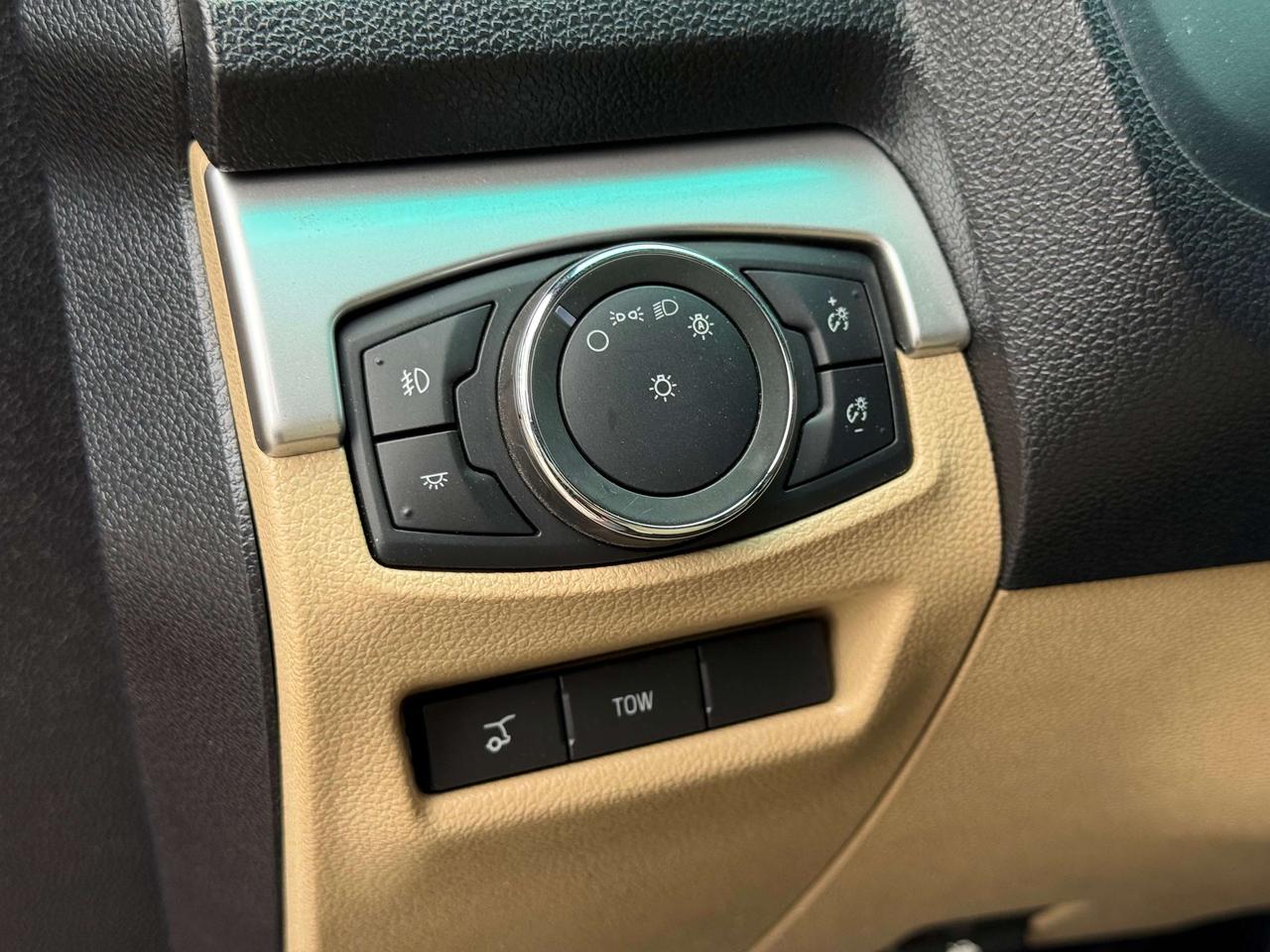 2017 Ford Explorer No Accidents l XLT l 4WD l 20 Service Records l Photo