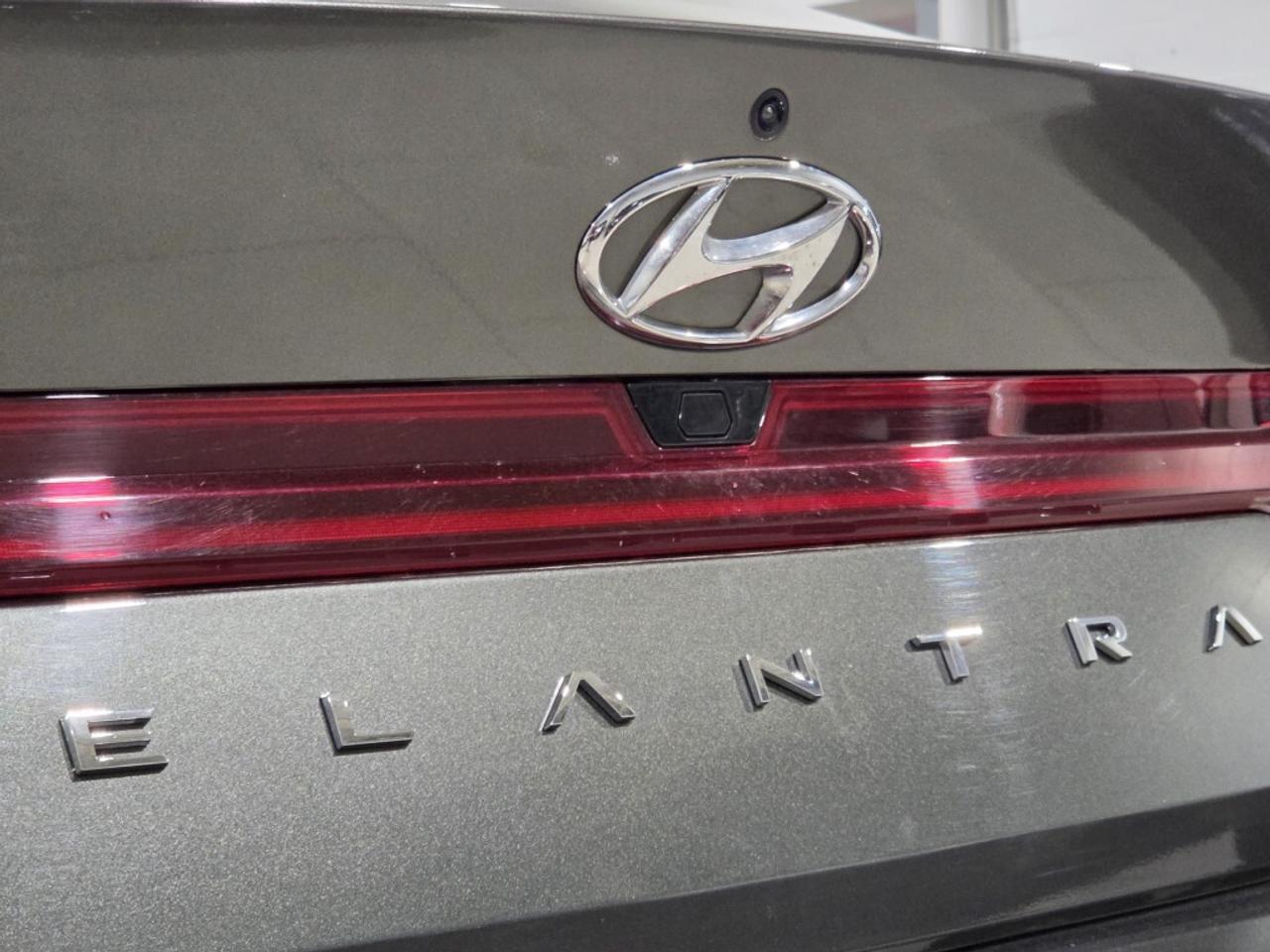 2021 Hyundai Elantra Ultimate IVT 4 New Tires ONTARIO VEHICLE EXCELLENT Photo