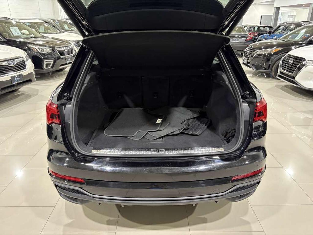 2023 Audi Q3 PROGRESSIVE L45 TFSI QUATTRO LOW KM EXCELLENT SERVICE RECORDS PUSH START SUNROOF LEATHER Photo