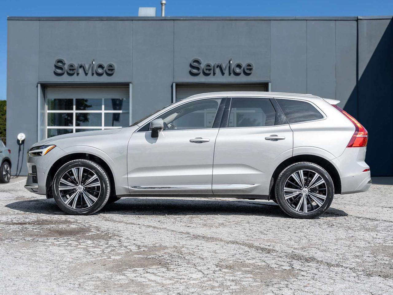 2023 Volvo XC60 PLUS^Off Lease^One Owner^New Tires^20"Wheel Sets Photo