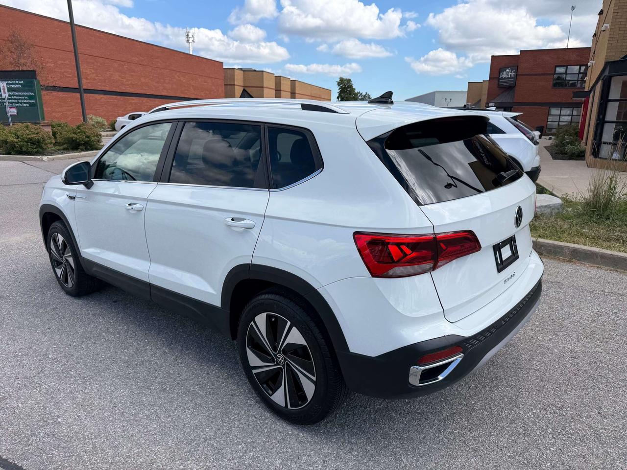 2024 Volkswagen Taos Comfortline AWD 1 Owner Clean Carfax Photo