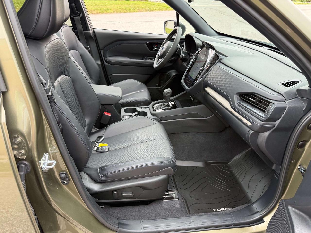 2025 Subaru Forester Limited,1 Owner, Clean Carfax, Navi, Leather Photo