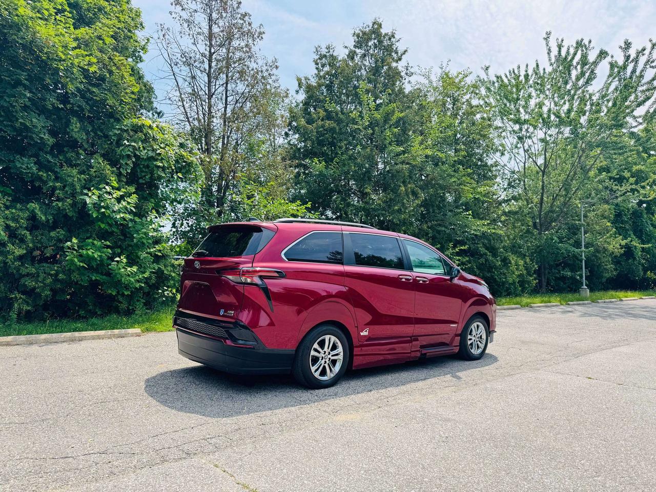 2021 Toyota Sienna XSE AWD   WheelChair Accessible! Photo
