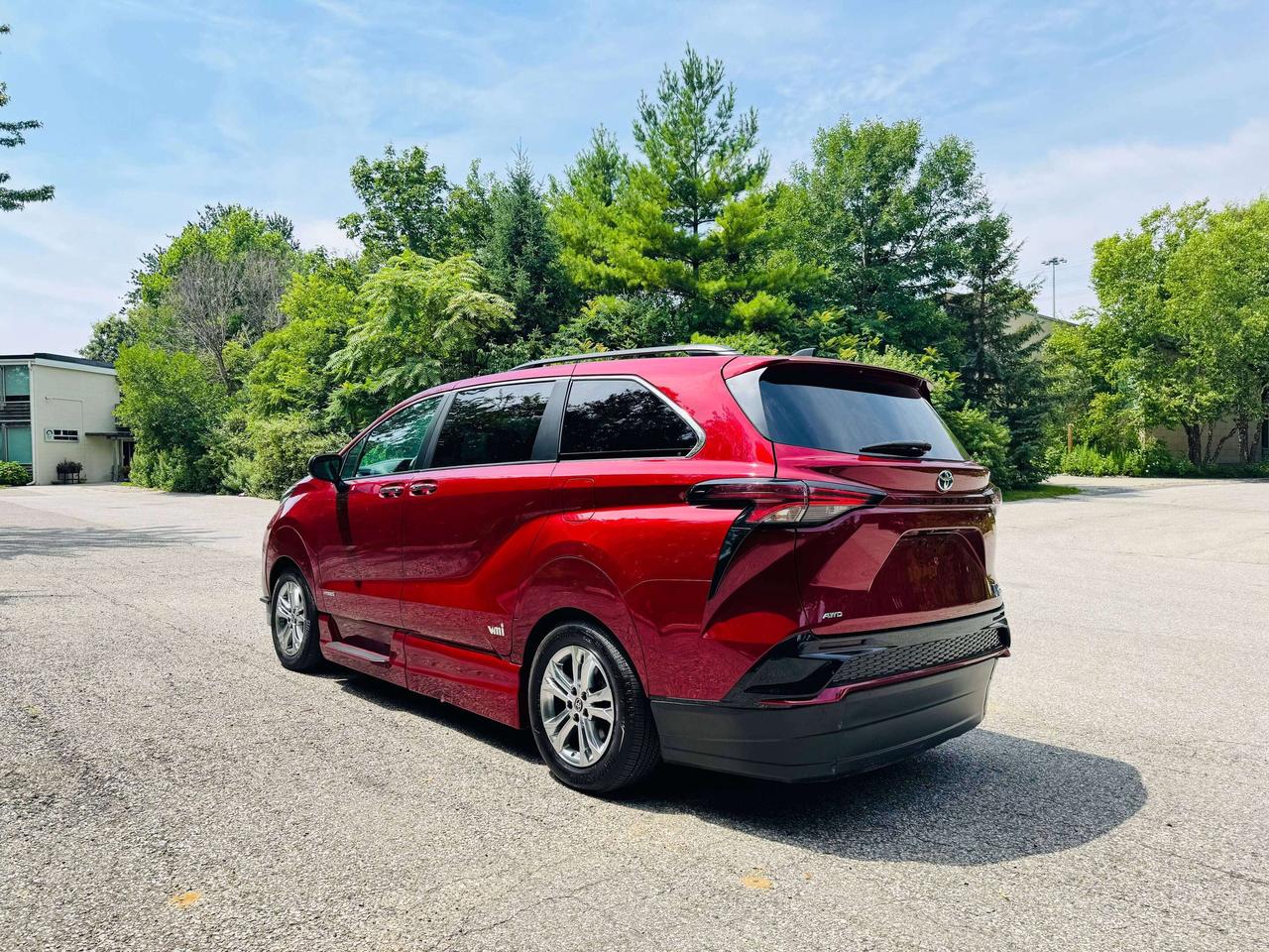 2021 Toyota Sienna XSE AWD   WheelChair Accessible! Photo