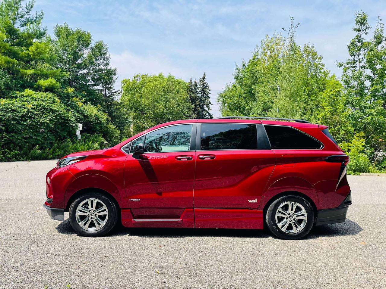 2021 Toyota Sienna XSE AWD   WheelChair Accessible! Photo