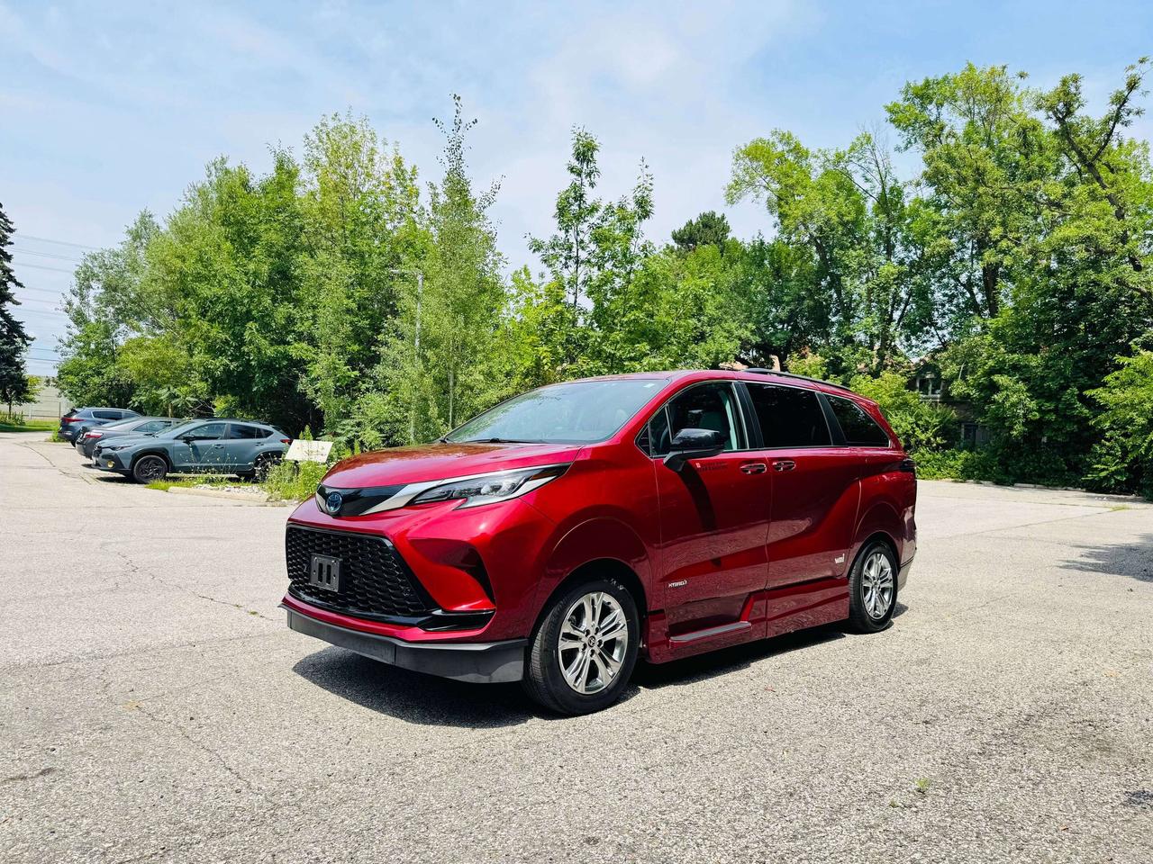 2021 Toyota Sienna XSE AWD   WheelChair Accessible! Photo