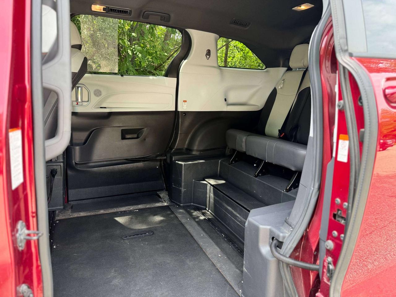 2021 Toyota Sienna XSE AWD   WheelChair Accessible! Photo
