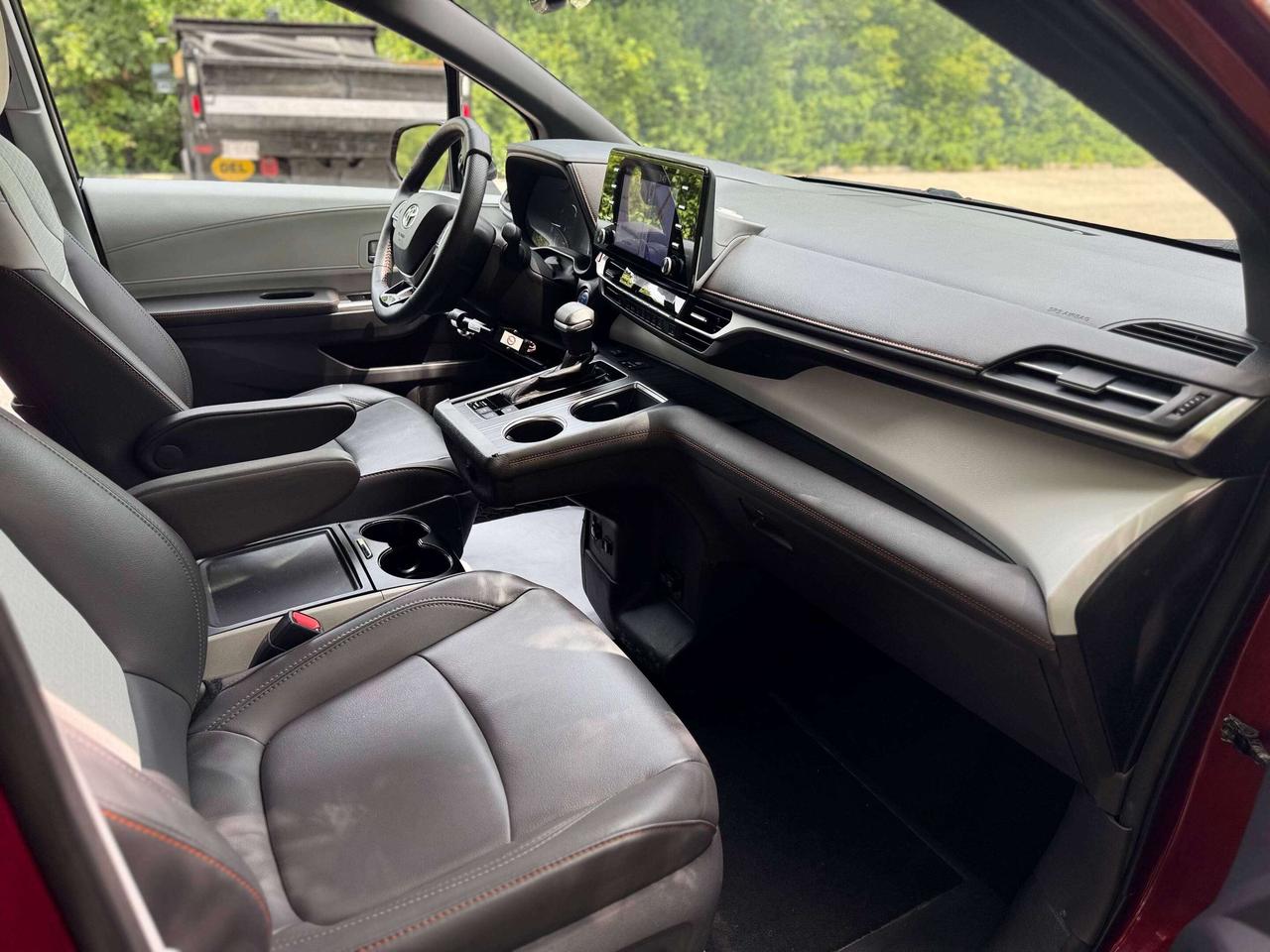 2021 Toyota Sienna XSE AWD   WheelChair Accessible! Photo