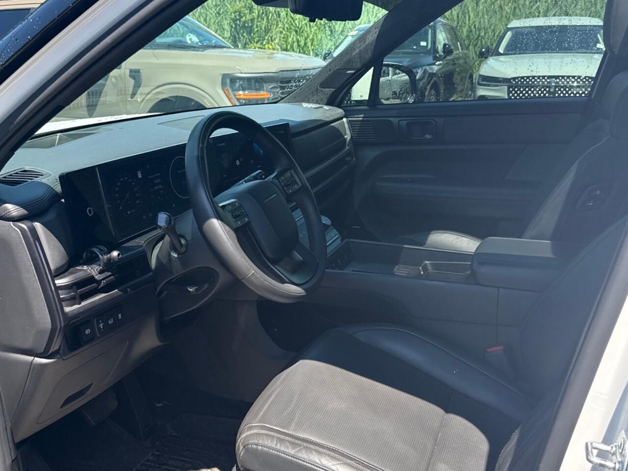 2025 Hyundai Santa Fe ULTIMATE   CALLIGRAPHY   AWD   MOONROOF Photo