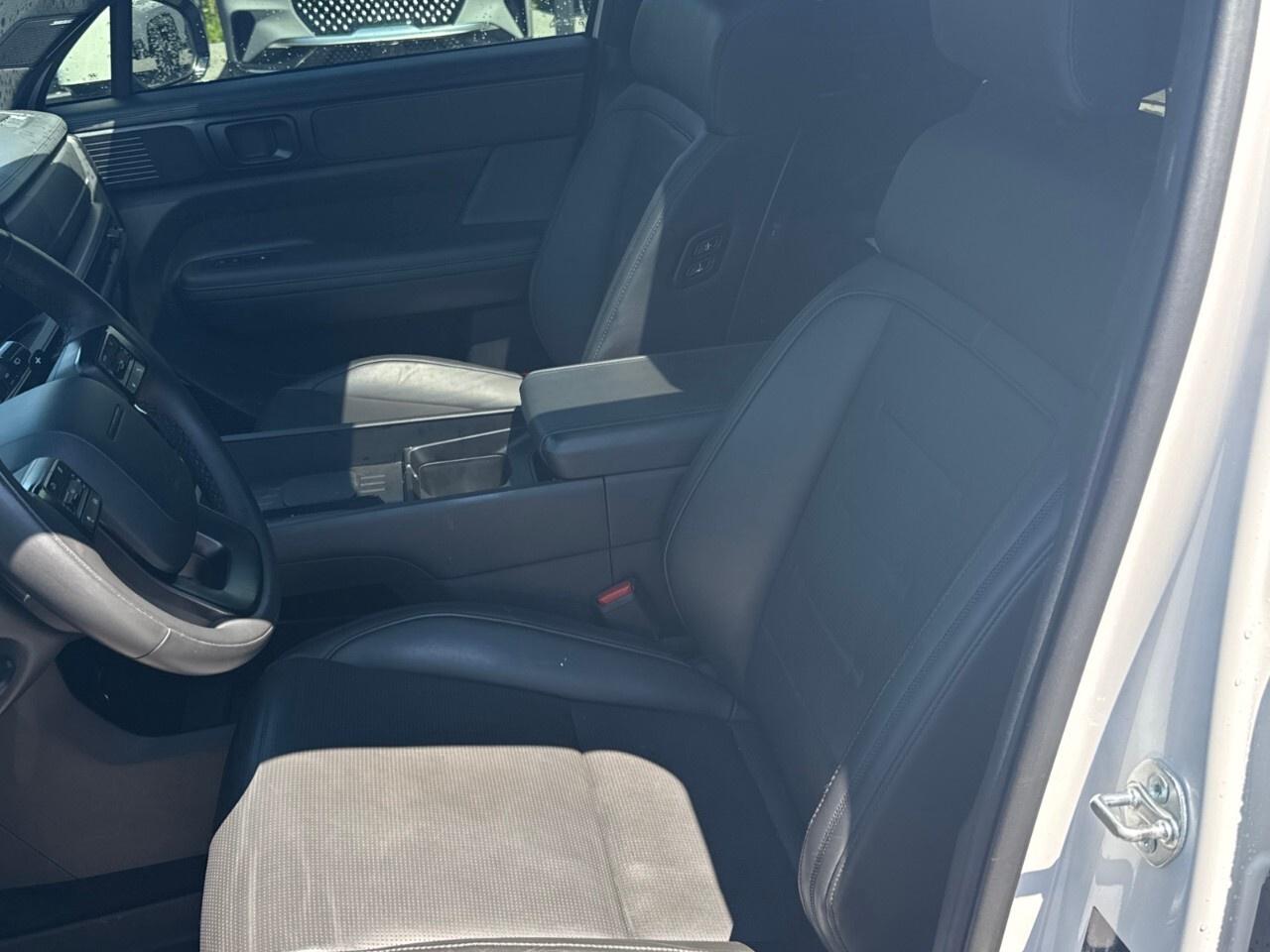 2025 Hyundai Santa Fe ULTIMATE   CALLIGRAPHY   AWD   MOONROOF Photo
