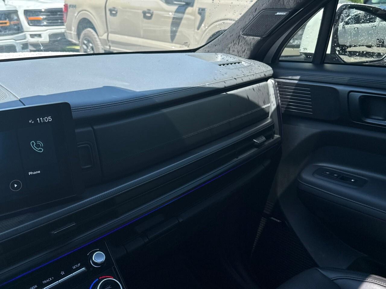 2025 Hyundai Santa Fe ULTIMATE   CALLIGRAPHY   AWD   MOONROOF Photo