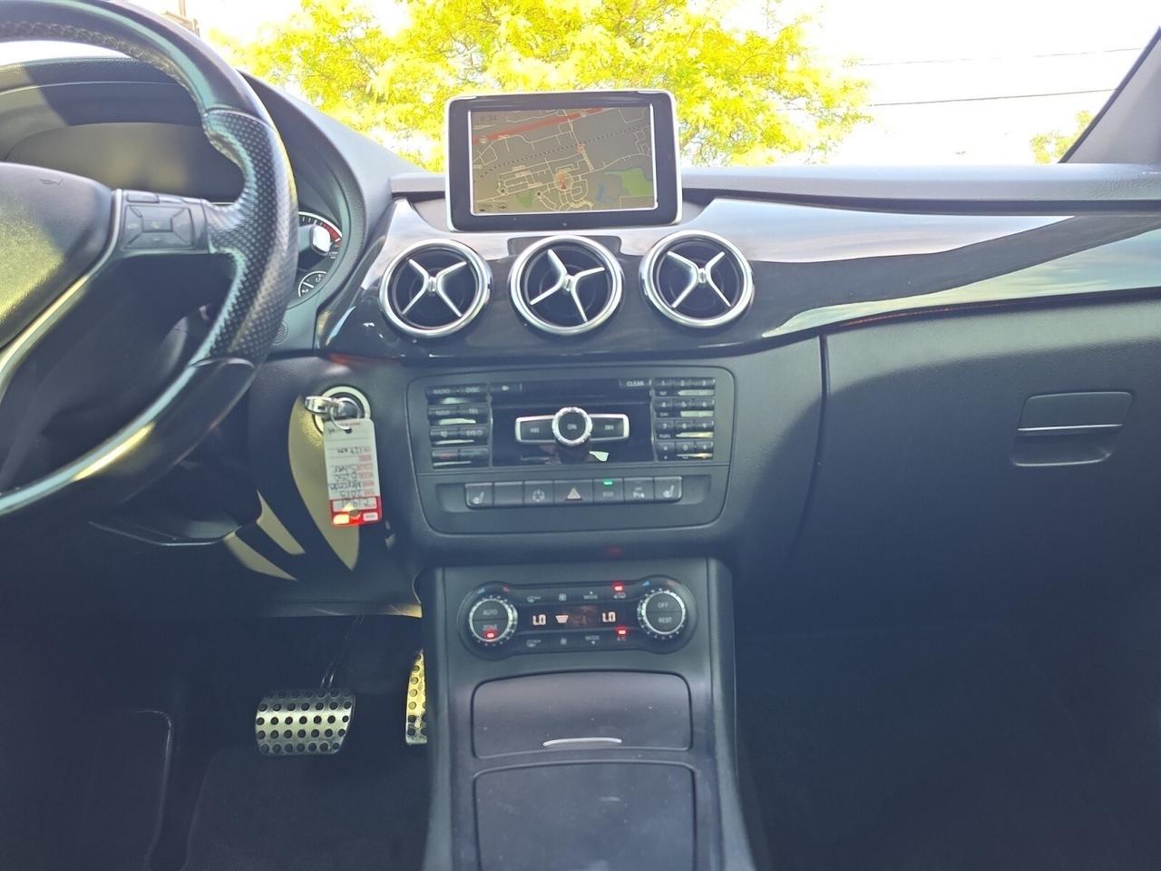 2013 Mercedes-Benz B-Class B250 Sports Tourer * NO ACCIDENTS / PANORAMIC / LE Photo