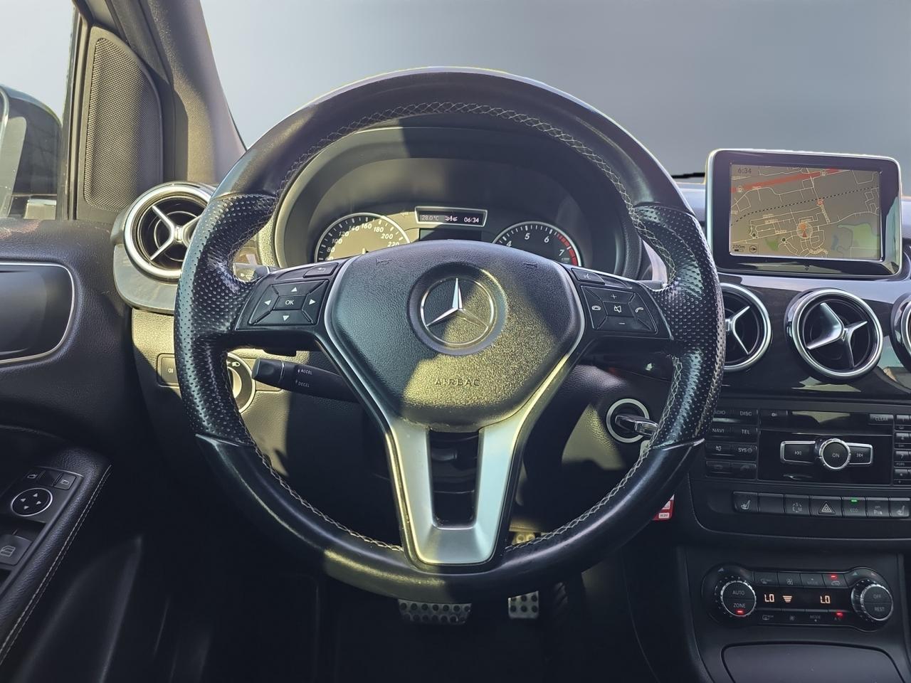 2013 Mercedes-Benz B-Class B250 Sports Tourer * NO ACCIDENTS / PANORAMIC / LE Photo