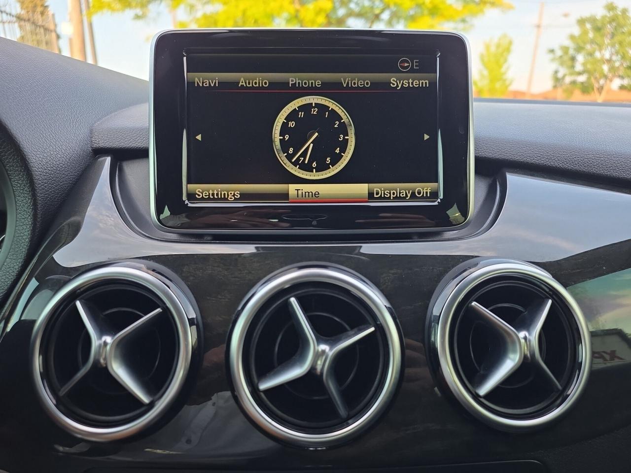 2013 Mercedes-Benz B-Class B250 Sports Tourer * NO ACCIDENTS / PANORAMIC / LE Photo