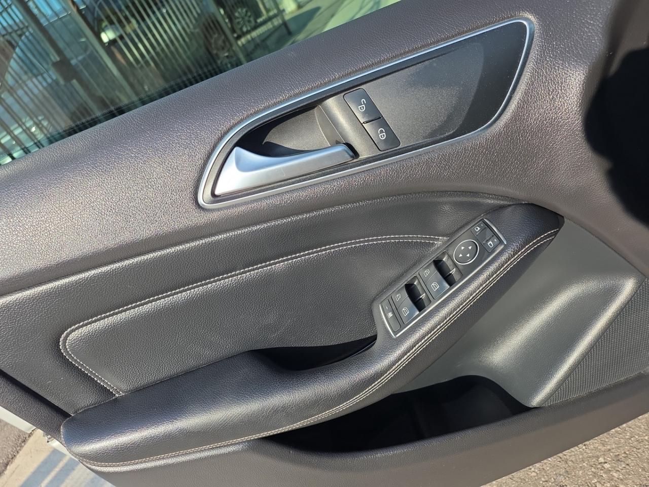 2013 Mercedes-Benz B-Class B250 Sports Tourer * NO ACCIDENTS / PANORAMIC / LE Photo