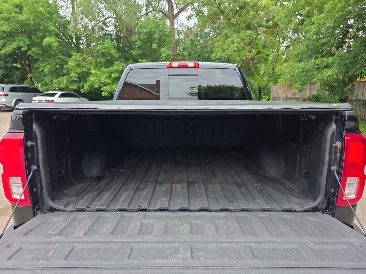 2017 Chevrolet Silverado 1500 4WD Crew Cab 143.5 High Country * SUNROOF / NAVIGA Photo