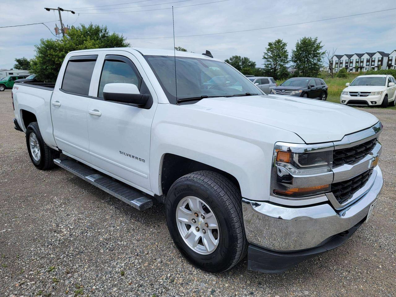 2017 Chevrolet Silverado 1500 LT Photo3